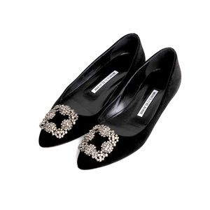 Manolo Blahnik hangisi flats